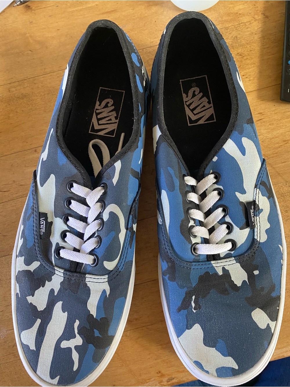 Vans Blue Camo Canvas Low-Top Sneakers  Unisex. Mens 10.5 Women 12